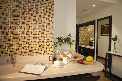 Quartz Studio | Premium bedding, minibar, in-room safe, desk