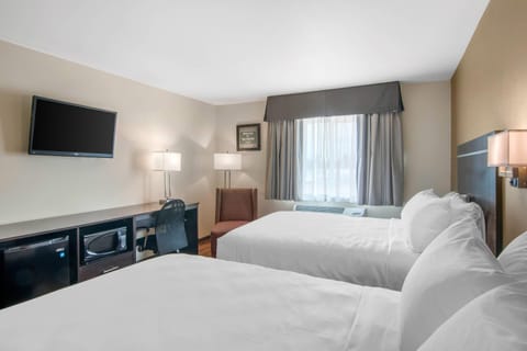 Premium bedding, desk, blackout drapes, soundproofing