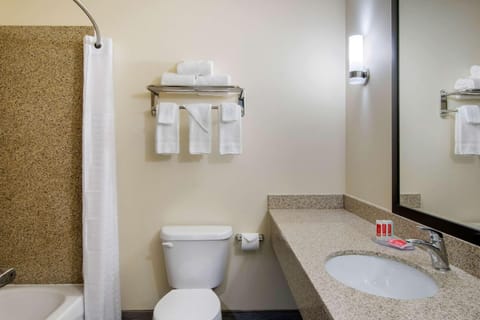 Standard Room, 2 Queen Beds, Non Smoking | Bathroom | Towels