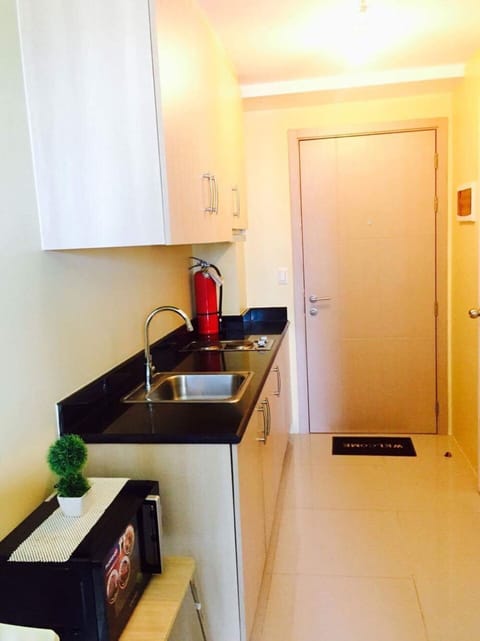 1 Bedroom Unit | Private kitchenette | Full-size fridge, microwave, stovetop, electric kettle