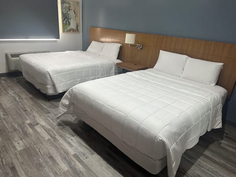 Double Room, Non Smoking | In-room safe, desk, iron/ironing board, free WiFi