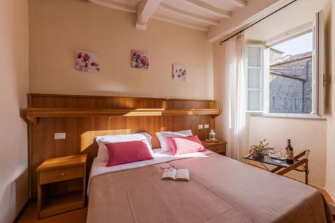 Double Room, Private Bathroom, City View | Desk, free WiFi, bed sheets