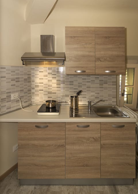 Comfort Double or Twin Room, Kitchenette | Private kitchenette | Coffee/tea maker, electric kettle, highchair