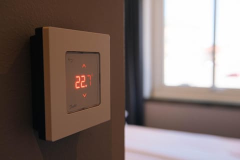 1 bedroom, premium bedding, blackout drapes, soundproofing