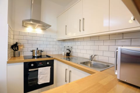 Standard Apartment | Private kitchen | Fridge, microwave, oven, stovetop