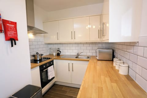 Standard Apartment | Private kitchen | Fridge, microwave, oven, stovetop