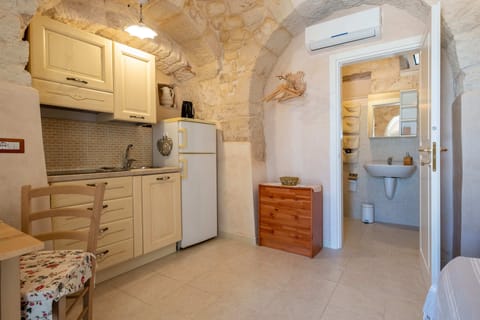 Apartment (Il Trullo) | Private kitchenette | Microwave, stovetop, coffee/tea maker, electric kettle