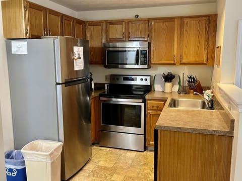 Townhome, 2 Bedrooms | Private kitchen | Fridge, microwave, stovetop, dishwasher