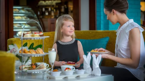 2 restaurants, breakfast served