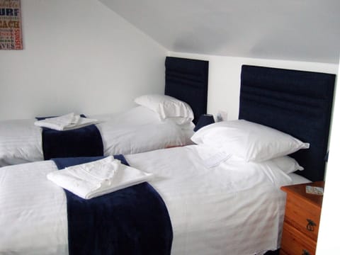 Twin Room (Twin Room En-Suite) | Premium bedding, iron/ironing board, free WiFi