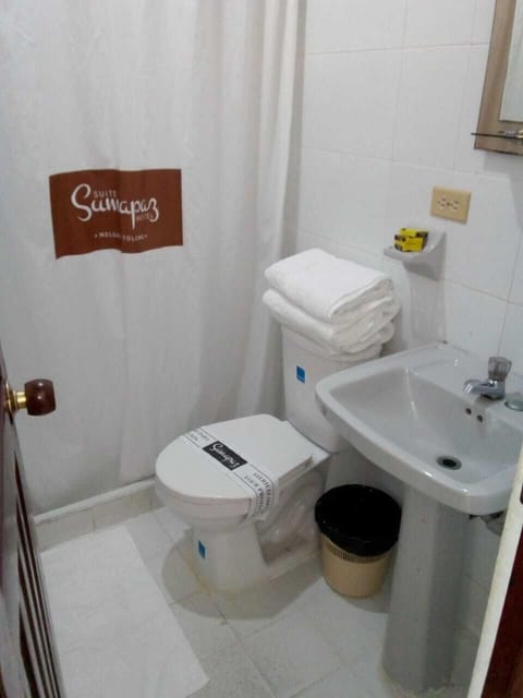 Basic Double Room, 1 Double Bed | Bathroom | Shower, free toiletries, towels