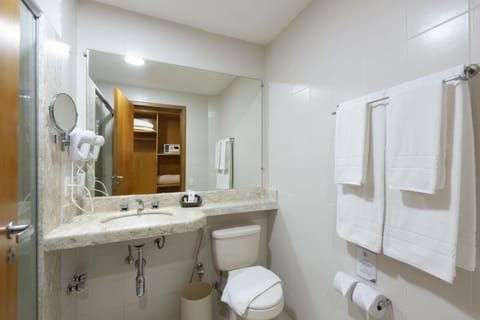 Standard Double Room | Bathroom | Shower, rainfall showerhead, free toiletries, hair dryer