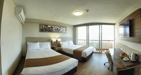 Twin Room, 2 Twin Beds | Minibar, in-room safe, desk, free WiFi