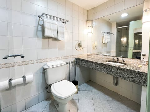 Classic Twin Room | Bathroom | Shower, hair dryer, towels, soap