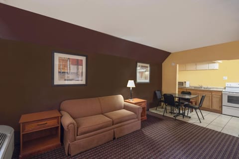 Premium Room, 2 Queen Beds, Kitchenette | Room amenity