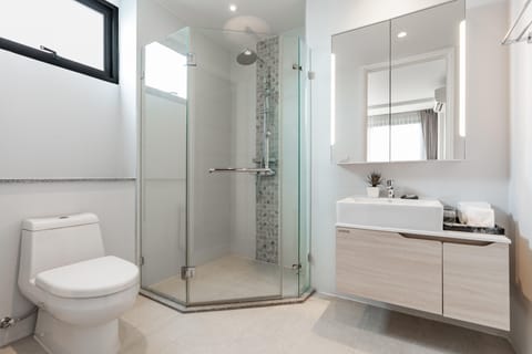 Grand Two Bedroom Suite | Bathroom | Shower, rainfall showerhead, free toiletries, hair dryer