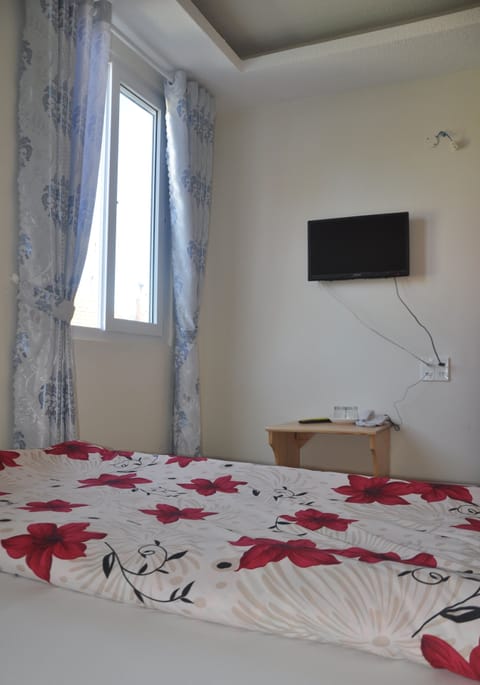 Deluxe Double Room, 1 Queen Bed, Allergy Friendly, City View | Free WiFi, wheelchair access