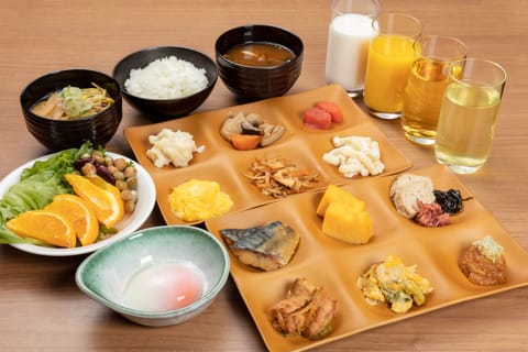 Daily buffet breakfast (JPY 1000 per person)