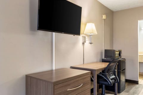 Cribs/infant beds, rollaway beds, free WiFi, bed sheets