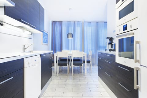 Apartment, 2 Bedrooms | Private kitchen | Fridge, microwave, oven, stovetop