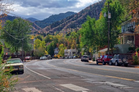 downtown Manitou Springs