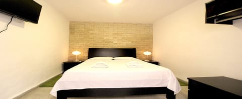 Economy Room, 1 Double Bed, Ensuite | Premium bedding, minibar, in-room safe, bed sheets