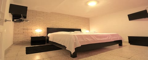 Deluxe Room, 1 King Bed, Private Bathroom, Courtyard Area | Premium bedding, minibar, in-room safe, bed sheets