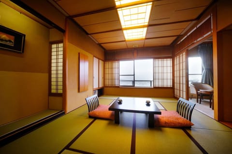 Japanese Style Room | In-room safe, desk, free WiFi, bed sheets