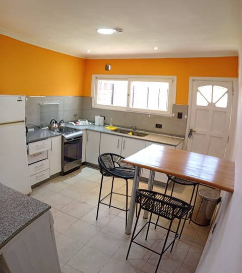 Family House, 2 Bedrooms, 2 Bathrooms, City View | Private kitchen | Fridge, microwave, oven, stovetop