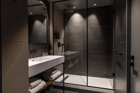 Suite | Bathroom | Rainfall showerhead, free toiletries, hair dryer, bathrobes