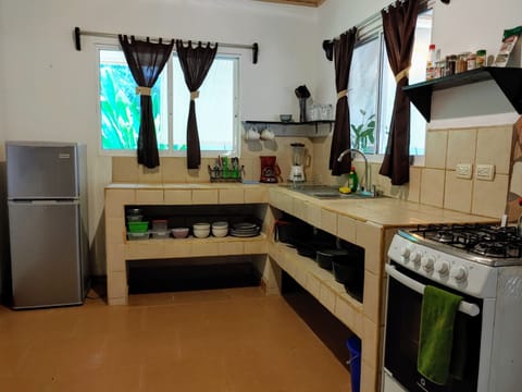 Traditional Apartment, 2 Bedrooms, Kitchen, Garden View | Private kitchen | Full-size fridge, oven, stovetop, coffee/tea maker