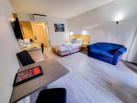 Standard Double Room, 1 Queen Bed | 1 bedroom, minibar, in-room safe, desk