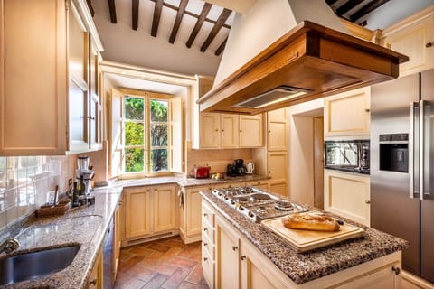 Common Room, Kitchen