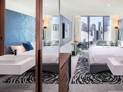 Premier Room, 1 King Bed, City View ('N' Room) | Hypo-allergenic bedding, minibar, in-room safe, desk