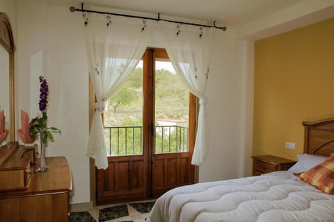 Double Room | 5 bedrooms, desk, blackout drapes, iron/ironing board