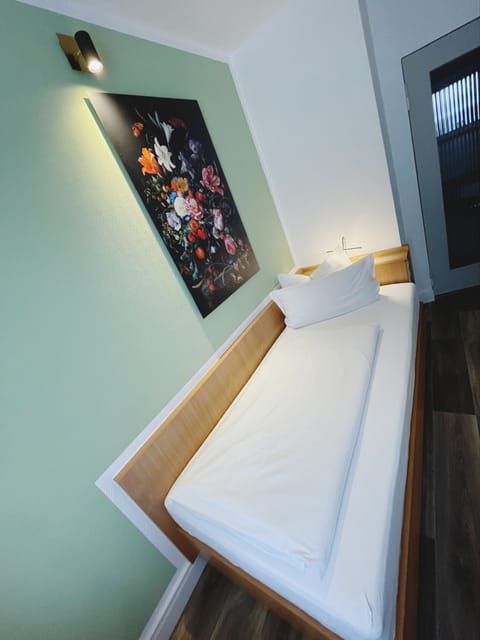 Single Room | Desk, blackout drapes, free WiFi, bed sheets