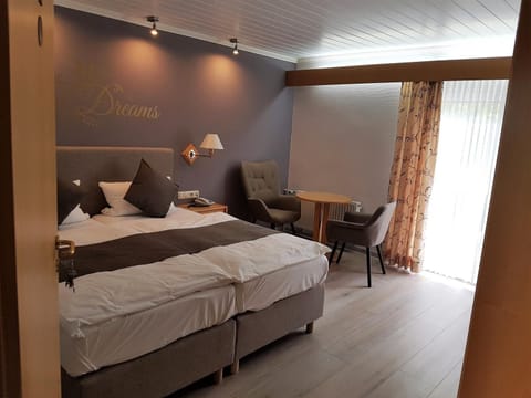 Comfort Double Room | In-room safe, desk, laptop workspace, free WiFi