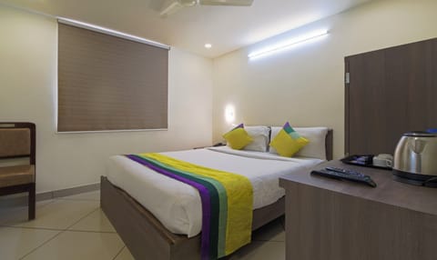 Standard Double Room | Desk, blackout drapes, iron/ironing board, rollaway beds