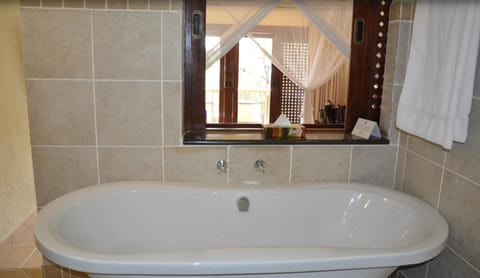 Separate tub and shower, deep soaking tub, free toiletries, hair dryer