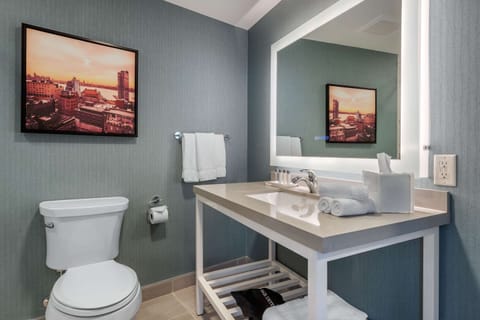 1 King Bed, 1 Bedroom Suite | Bathroom | Free toiletries, hair dryer, towels, soap