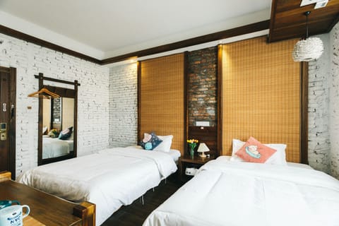 Deluxe Twin Room | Premium bedding, down comforters, pillowtop beds, desk