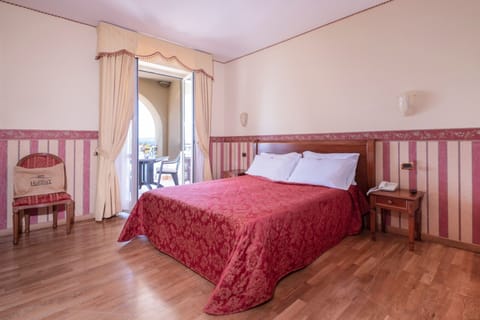 In-room safe, soundproofing, free WiFi