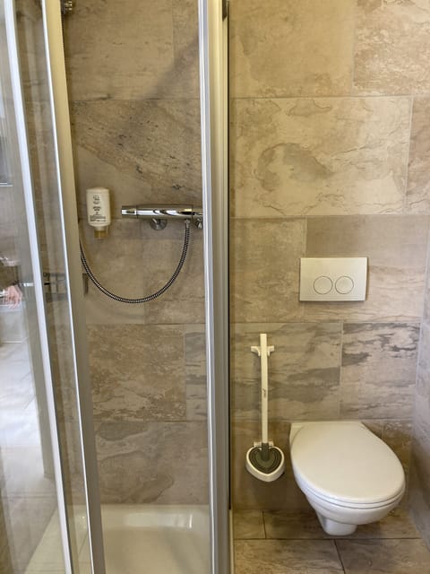 Standard Single Room | Bathroom | Shower, free toiletries, hair dryer, towels