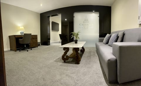 Room, 1 Bedroom | Living area