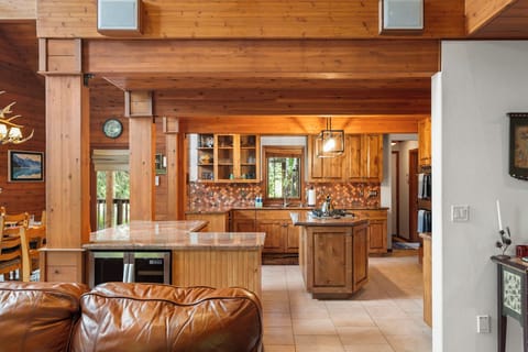 Kitchen - Donner Lake Vacation Lodge