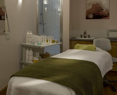 Couples treatment rooms, body treatments, aromatherapy