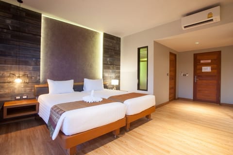 Superior Room | In-room safe, blackout drapes, free WiFi, bed sheets