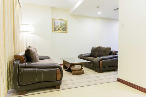 One Bedroom Executive Suite | Living area | Flat-screen TV