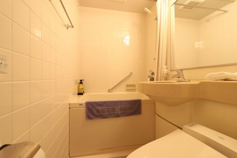 Western Style Twin Bedroom | Bathroom sink