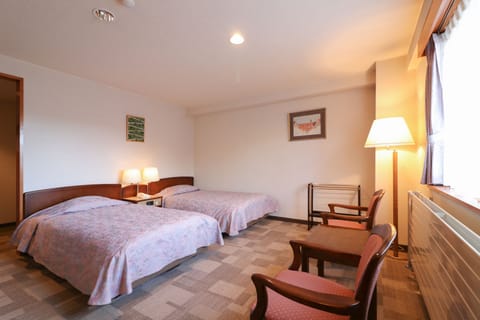 Western Style Twin Bedroom | In-room safe, free WiFi, bed sheets